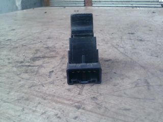 bontott SUZUKI SX4 Jobb első Ablakemelő Kapcsoló