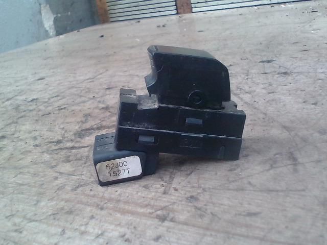 bontott SUZUKI SX4 Jobb első Ablakemelő Kapcsoló