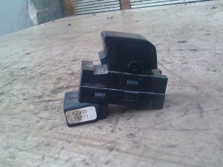 bontott SUZUKI SX4 Jobb első Ablakemelő Kapcsoló