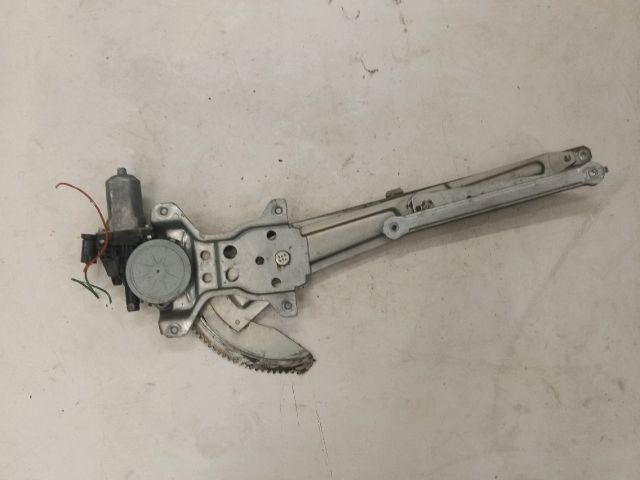 bontott SUZUKI SX4 Jobb első Ablakemelő Motor