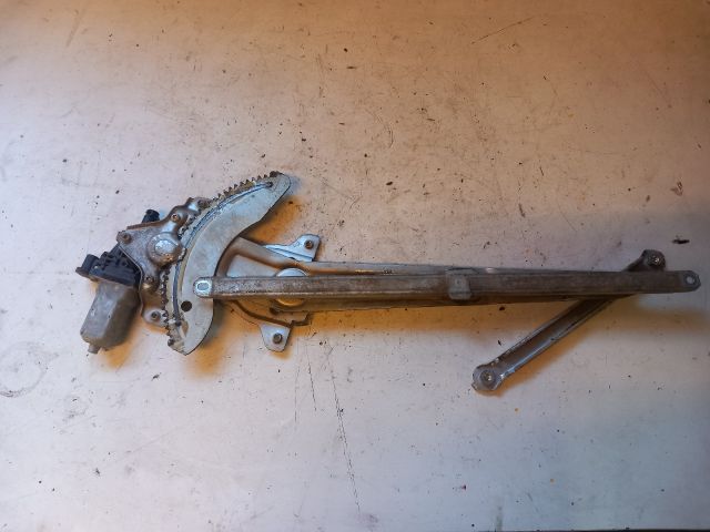 bontott SUZUKI SX4 Jobb első Ablakemelő Motor