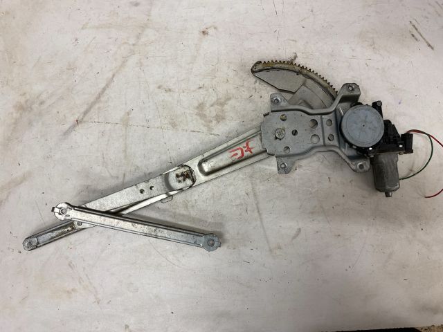 bontott SUZUKI SX4 Jobb első Ablakemelő Motor