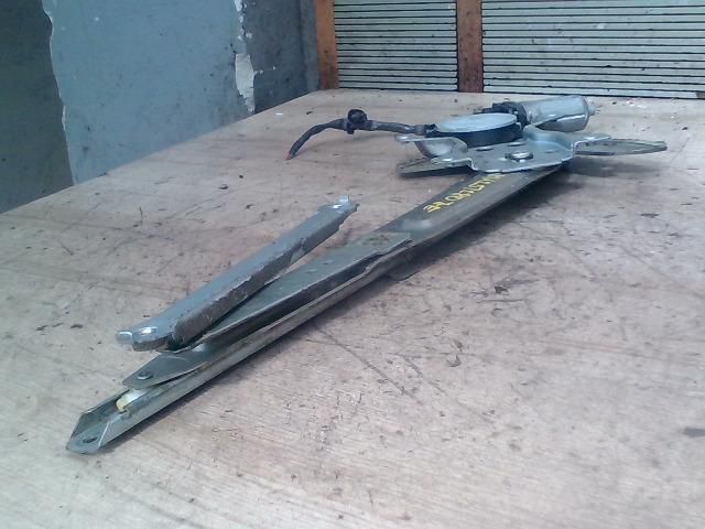 bontott SUZUKI SX4 Jobb első Ablakemelő Szerkezet (Elektromos)