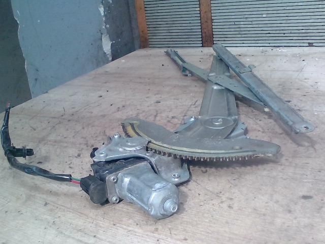 bontott SUZUKI SX4 Jobb első Ablakemelő Szerkezet (Elektromos)