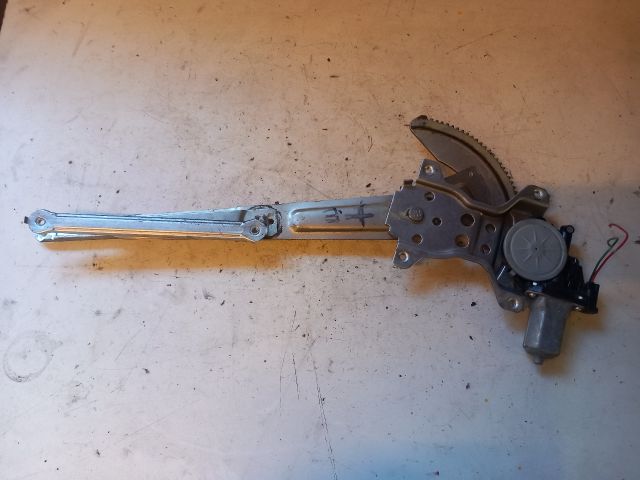 bontott SUZUKI SX4 Jobb első Ablakemelő Szerkezet (Elektromos)