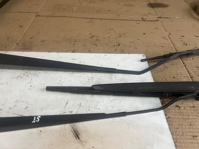 bontott SUZUKI SX4 Jobb első Ablaktörlő Kar