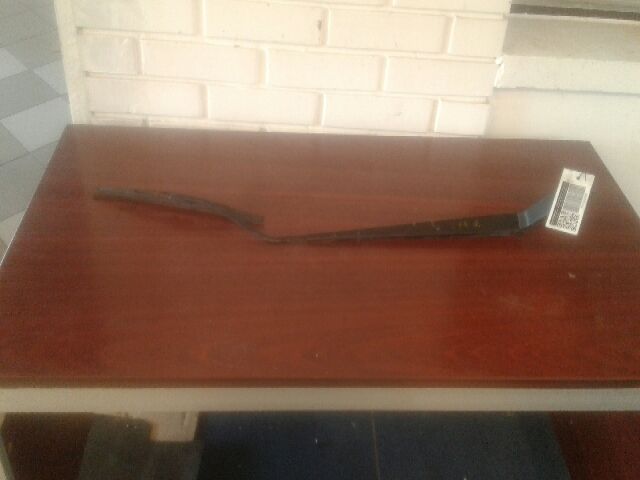 bontott SUZUKI SX4 Jobb első Ablaktörlő Kar