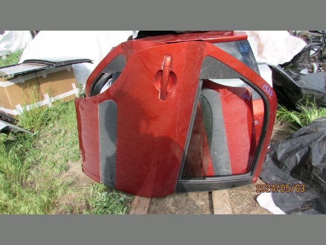 bontott SUZUKI SX4 Jobb első Ajtó (Részeivel)