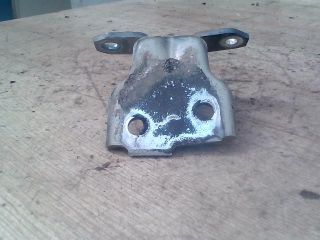 bontott SUZUKI SX4 Jobb első Alsó Zsanér