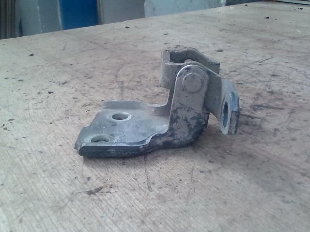 bontott SUZUKI SX4 Jobb első Alsó Zsanér