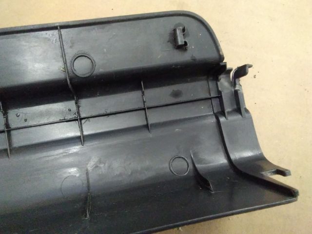 bontott SUZUKI SX4 Jobb első Belső Küszöb Burkolat