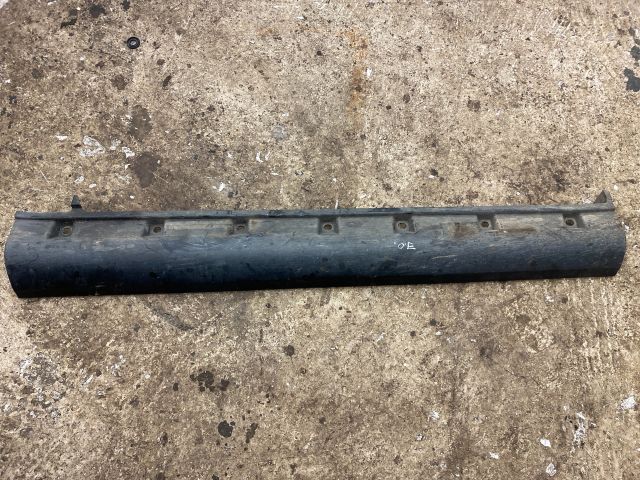 bontott SUZUKI SX4 Jobb első Belső Küszöb Burkolat