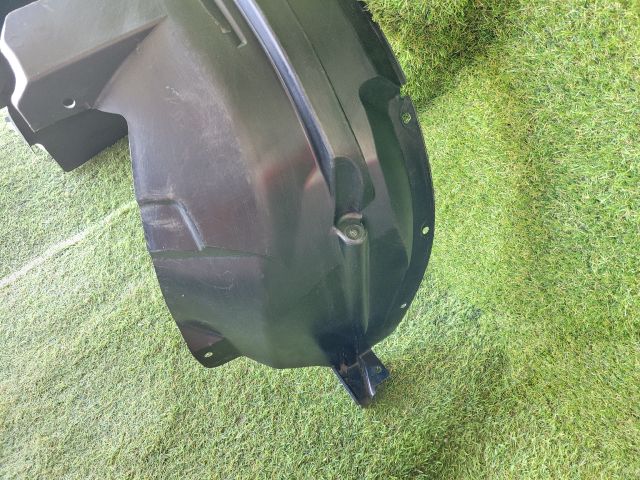 bontott SUZUKI SX4 Jobb első Dobbetét (Kerékjárati, Műanyag)