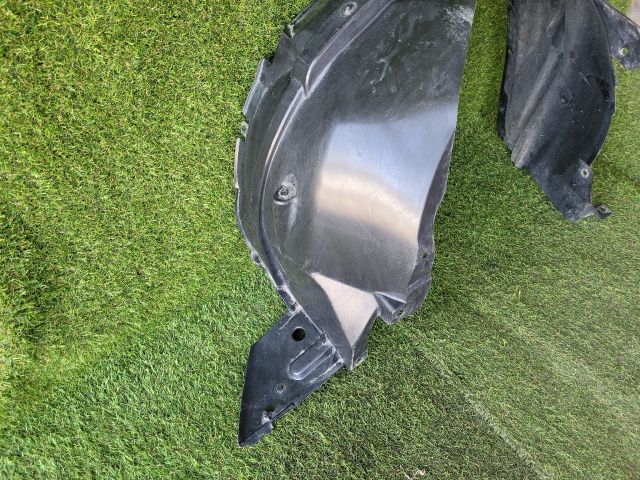 bontott SUZUKI SX4 Jobb első Dobbetét (Kerékjárati, Műanyag)