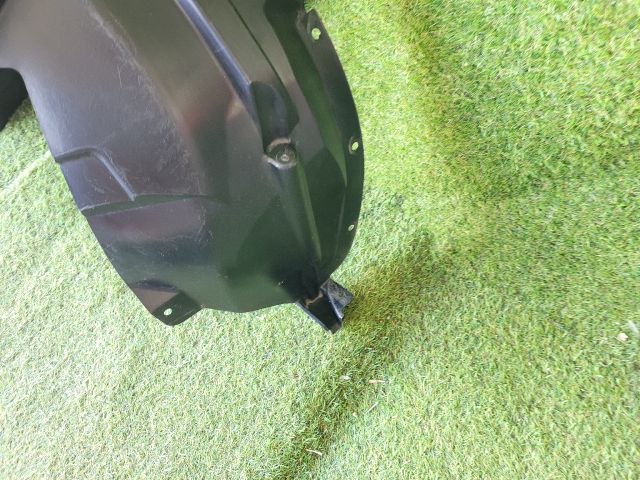 bontott SUZUKI SX4 Jobb első Dobbetét (Kerékjárati, Műanyag)