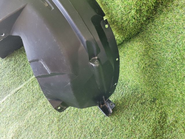 bontott SUZUKI SX4 Jobb első Dobbetét (Kerékjárati, Műanyag)