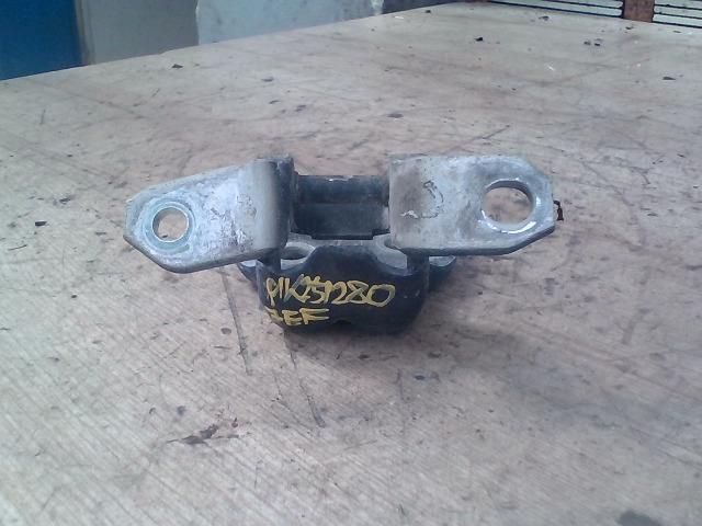 bontott SUZUKI SX4 Jobb első Felső Zsanér