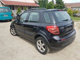 bontott SUZUKI SX4 Jobb első Gumikéder