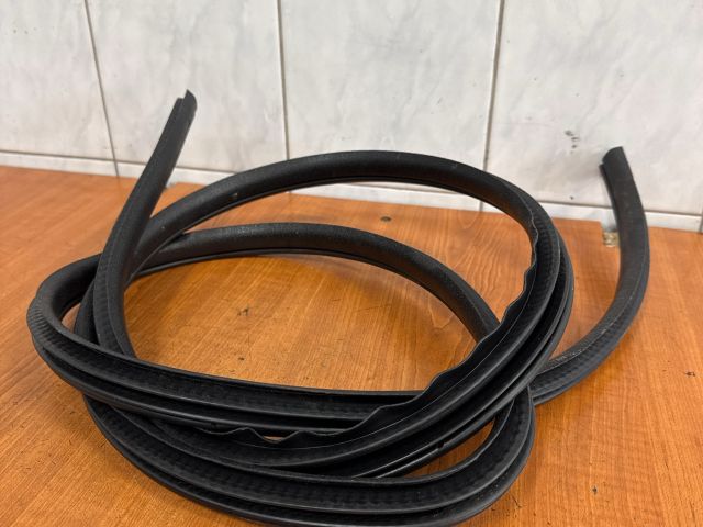 bontott SUZUKI SX4 Jobb első Gumikéder