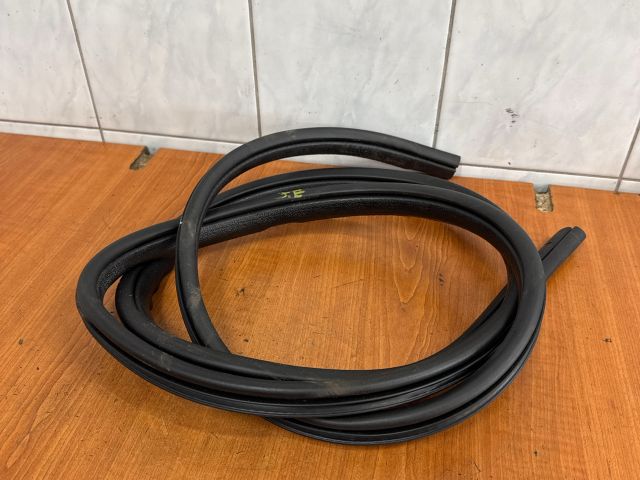 bontott SUZUKI SX4 Jobb első Gumikéder