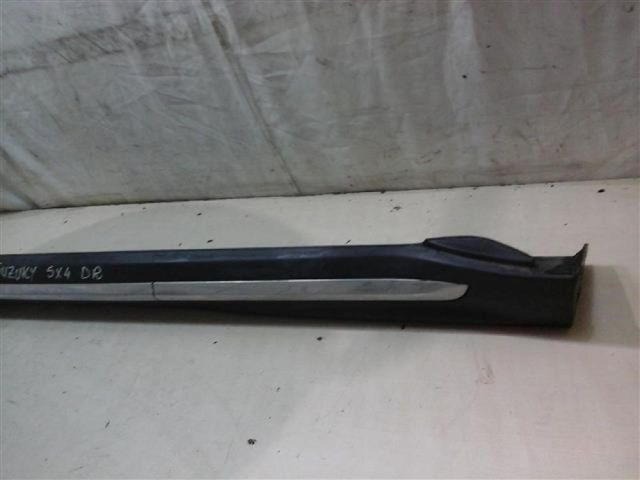 bontott SUZUKI SX4 Jobb első Küszöb Díszléc