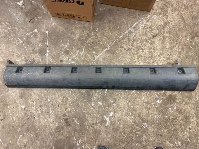 bontott SUZUKI SX4 Jobb első Küszöb Díszléc