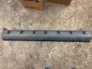 bontott SUZUKI SX4 Jobb első Küszöb Díszléc