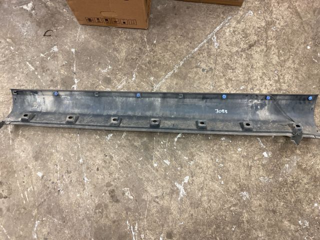 bontott SUZUKI SX4 Jobb első Küszöb Díszléc