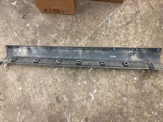 bontott SUZUKI SX4 Jobb első Küszöb Díszléc