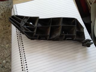 bontott SUZUKI SX4 Jobb első Lökhárító Tartó (Műanyag)