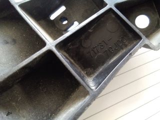 bontott SUZUKI SX4 Jobb első Lökhárító Tartó (Műanyag)