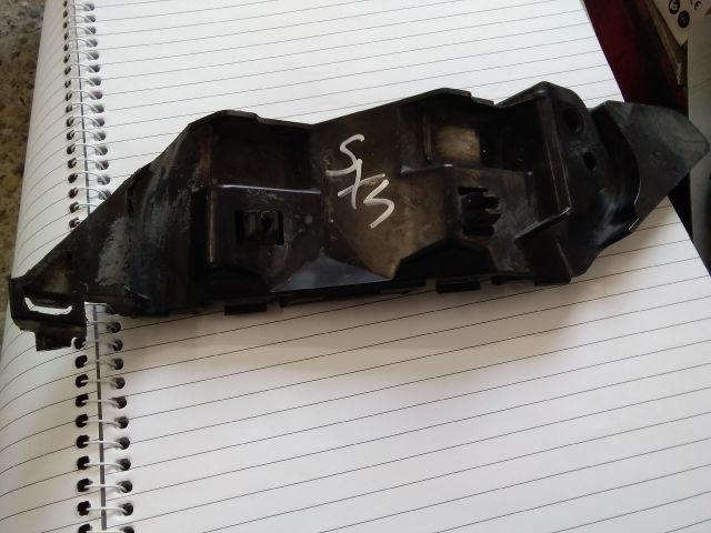 bontott SUZUKI SX4 Jobb első Lökhárító Tartó (Műanyag)