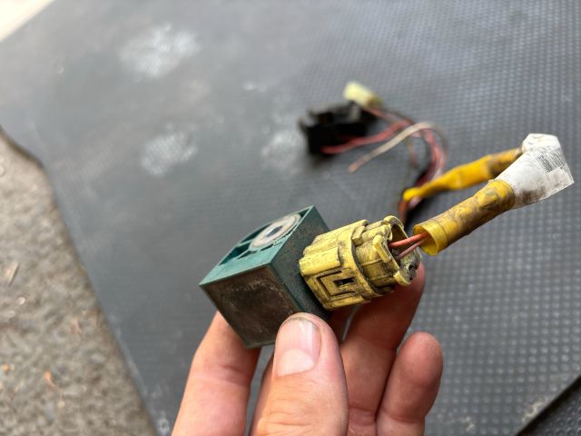 bontott SUZUKI SX4 Jobb első Oldal Ütközés Érzékelő