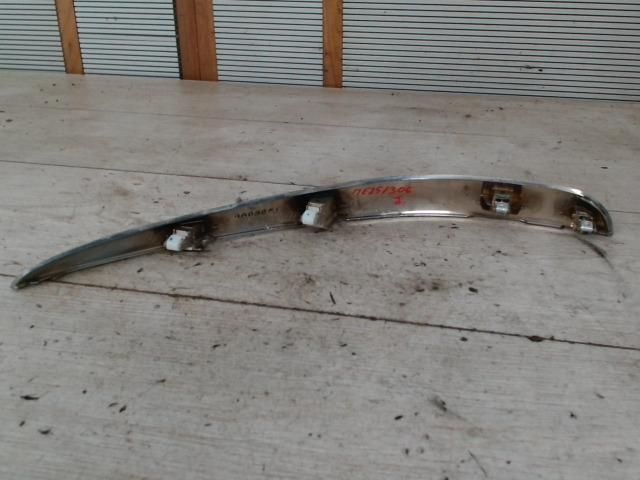 bontott SUZUKI SX4 Jobb Fényszóró Bajusz Díszléc