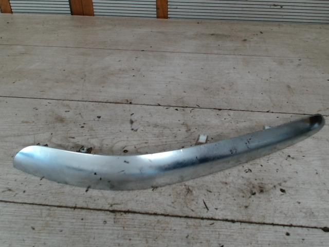 bontott SUZUKI SX4 Jobb Fényszóró Bajusz Díszléc