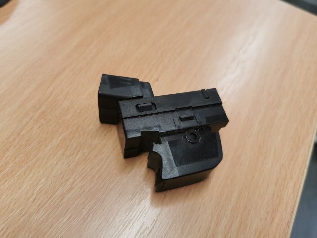 bontott SUZUKI SX4 Jobb hátsó Ablakemelő Kapcsoló