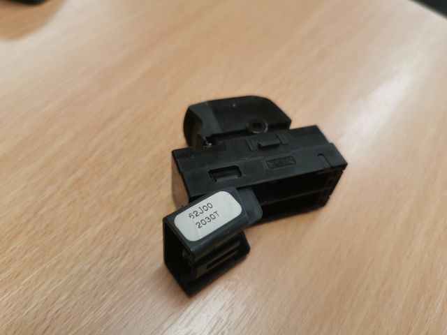 bontott SUZUKI SX4 Jobb hátsó Ablakemelő Kapcsoló