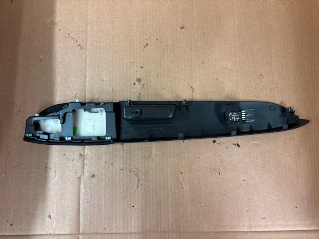 bontott SUZUKI SX4 Jobb hátsó Ablakemelő Kapcsoló