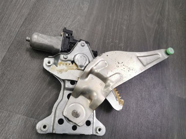 bontott SUZUKI SX4 Jobb hátsó Ablakemelő Motor