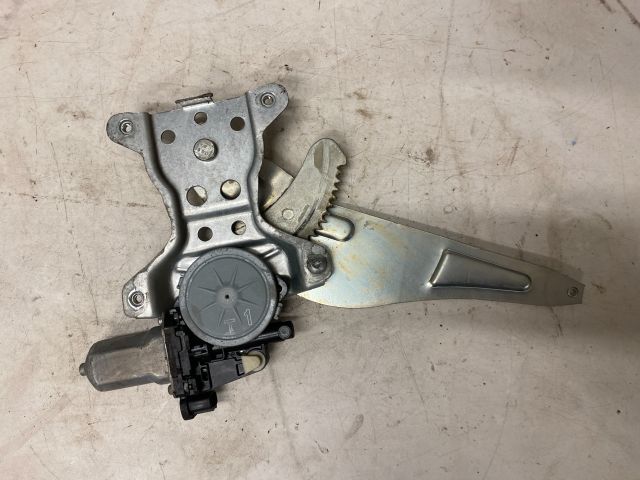 bontott SUZUKI SX4 Jobb hátsó Ablakemelő Motor