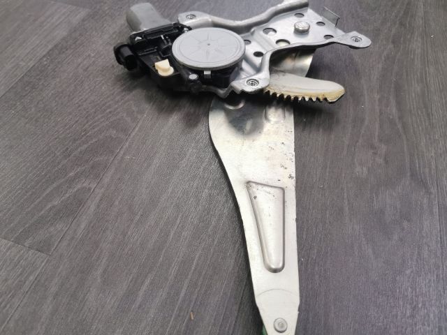 bontott SUZUKI SX4 Jobb hátsó Ablakemelő Motor