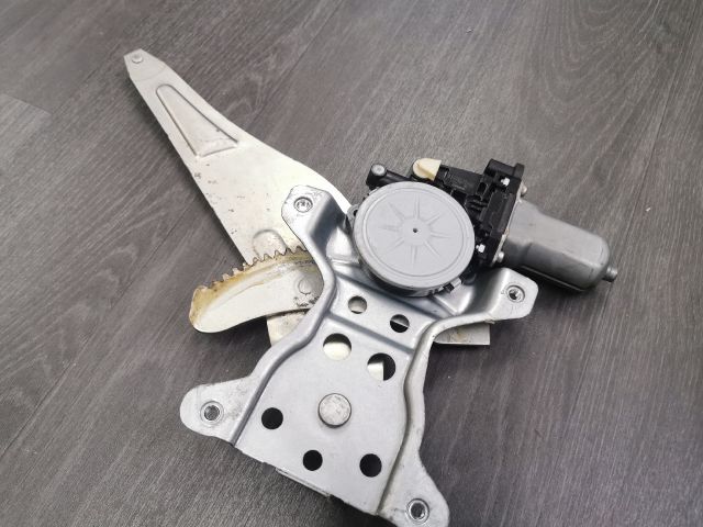 bontott SUZUKI SX4 Jobb hátsó Ablakemelő Motor