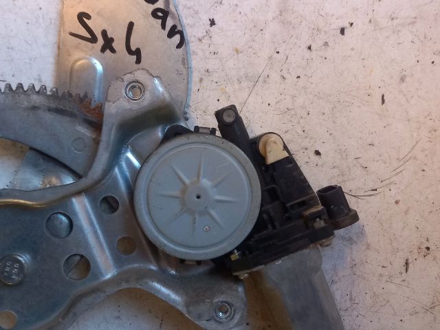 bontott SUZUKI SX4 Jobb hátsó Ablakemelő Motor