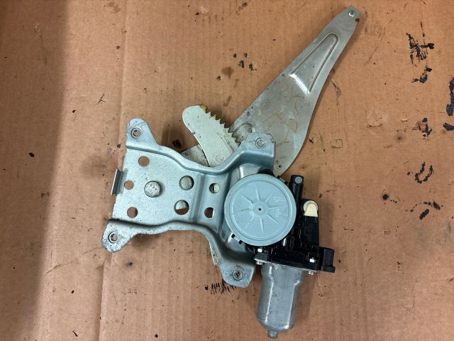 bontott SUZUKI SX4 Jobb hátsó Ablakemelő Szerkezet (Elektromos)