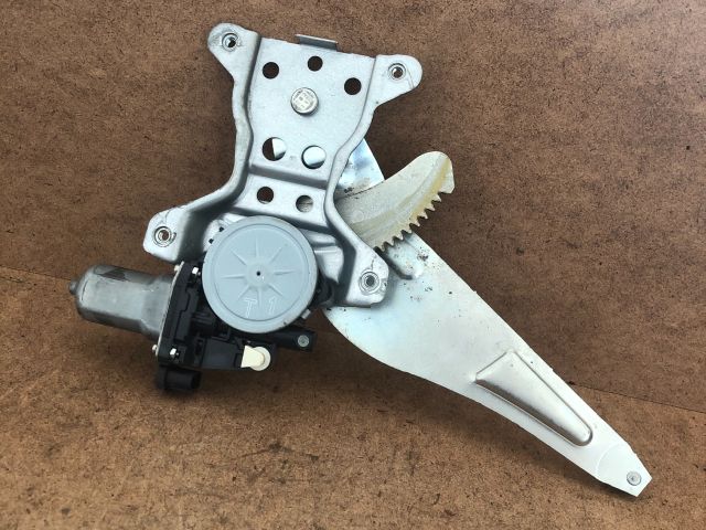 bontott SUZUKI SX4 Jobb hátsó Ablakemelő Szerkezet (Elektromos)