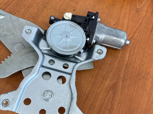 bontott SUZUKI SX4 Jobb hátsó Ablakemelő Szerkezet (Elektromos)