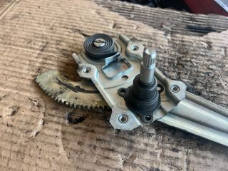 bontott SUZUKI SX4 Jobb hátsó Ablakemelő Szerkezet (Mechanikus)