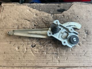 bontott SUZUKI SX4 Jobb hátsó Ablakemelő Szerkezet (Mechanikus)