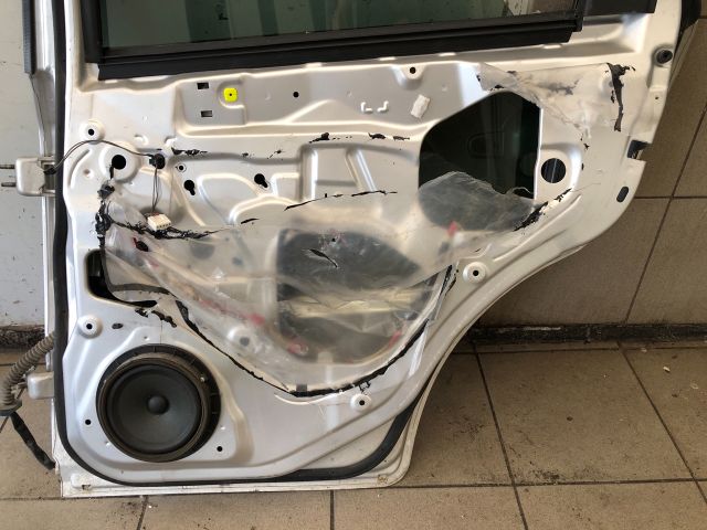 bontott SUZUKI SX4 Jobb hátsó Ajtó (Üres lemez)