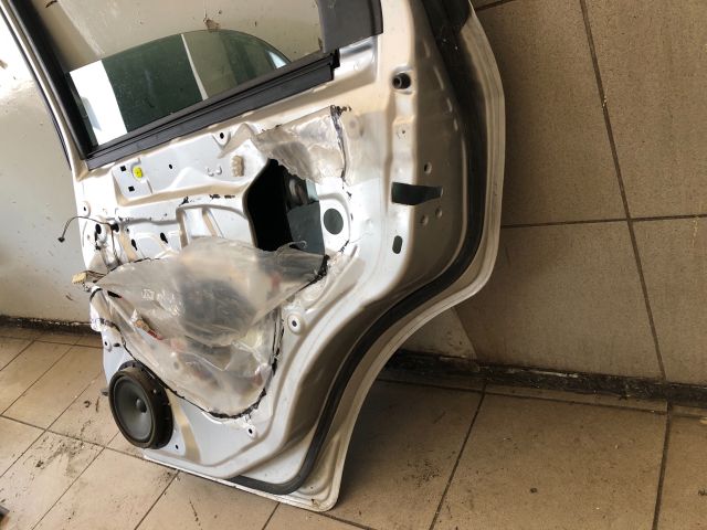 bontott SUZUKI SX4 Jobb hátsó Ajtó (Üres lemez)